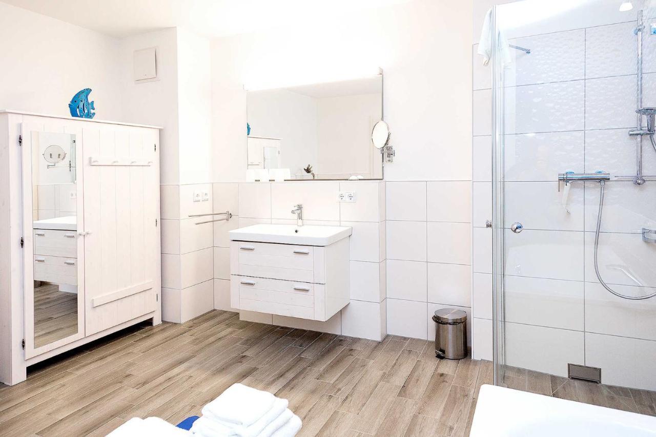 Traumfaengerloge -Hafenresidenz Apartment Waren  Exterior foto